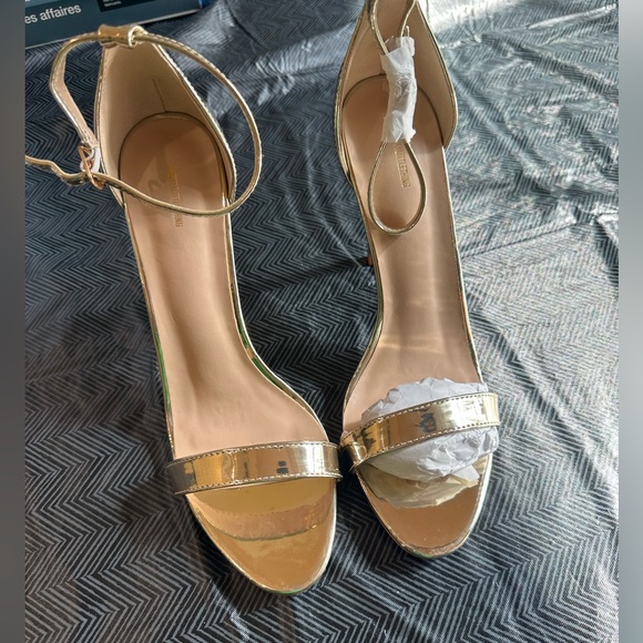 Shiny Clover Strap Heeled Sandal Gold(UK size 8/ US size 10) Brand new - Picture 2 of 5